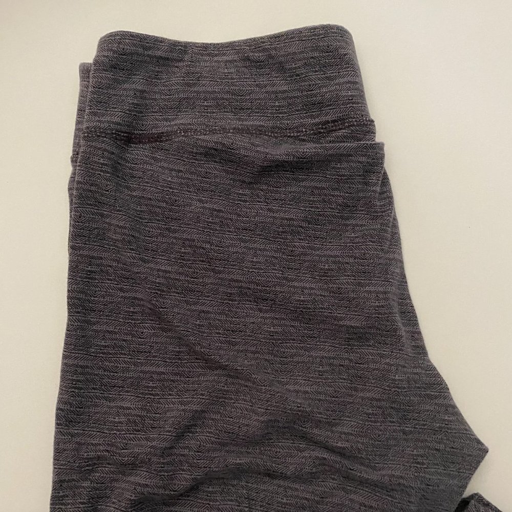 NEW Women's Light Grey Pattern Leggings, XL